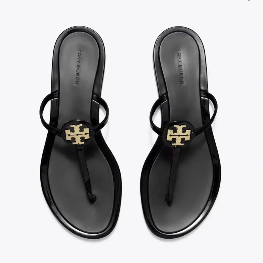 Tory Burch Black Patent Logo Thong Sandals with Gold Emblem. New in Box - Picture 1 of 3